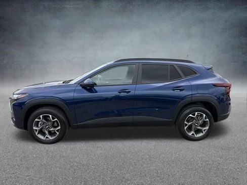 Used 2024 Chevrolet Trax LT w/ Driver Confidence Package FWD image 11