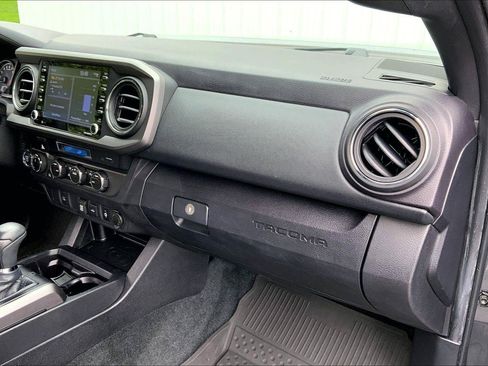 Used 2023 Toyota Tacoma TRD Off-Road AWD/4WD image 15