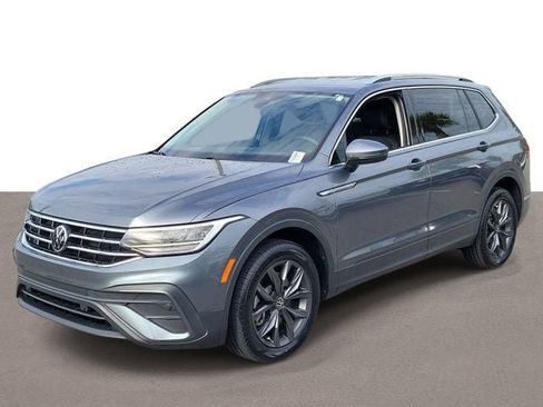 Certified 2022 Volkswagen Tiguan SE FWD image 2