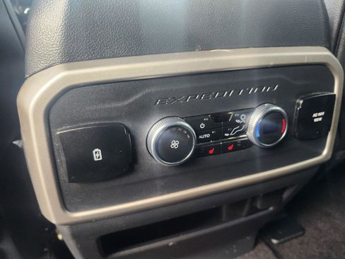 Used 2023 Ford Expedition Limited image 23