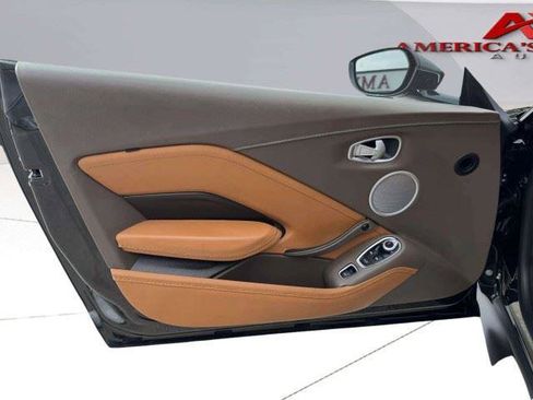Used 2022 Aston Martin V8 Vantage Roadster RWD image 20