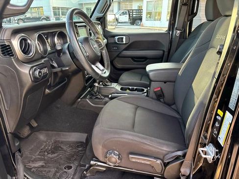 Used 2022 Jeep Wrangler Unlimited Sahara image 9