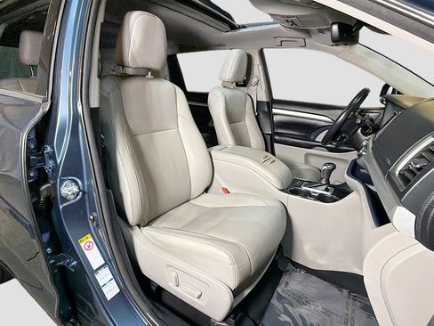 Used 2018 Toyota Highlander XLE image 35