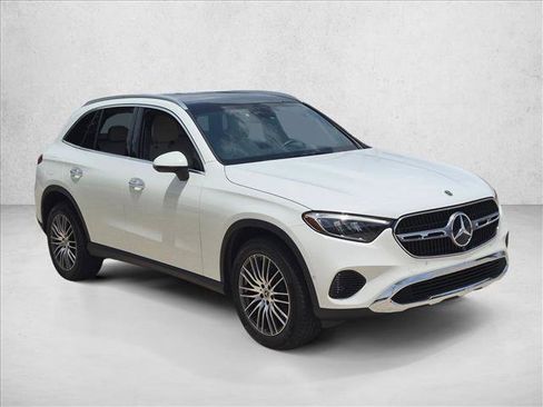 Used 2025 Mercedes-Benz GLC 300 4MATIC image 3