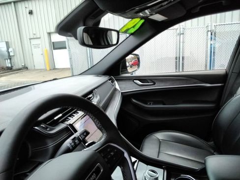 Used 2024 Jeep Grand Cherokee L Limited w/ Black Appearance Package image 24