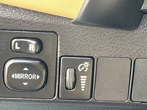 Used 2017 Toyota Corolla LE image 22