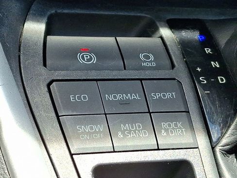 Used 2022 Toyota RAV4 LE AWD/4WD image 23