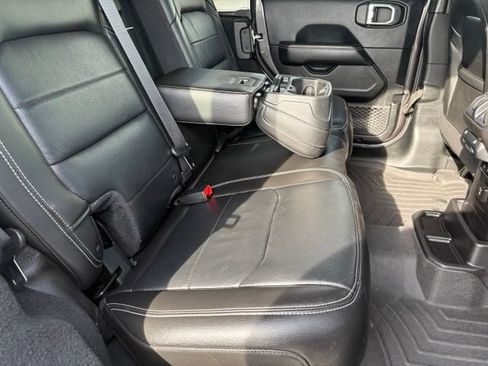 Used 2018 Jeep Wrangler Unlimited Sahara AWD/4WD image 18
