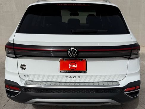 Used 2025 Volkswagen Taos SE image 4