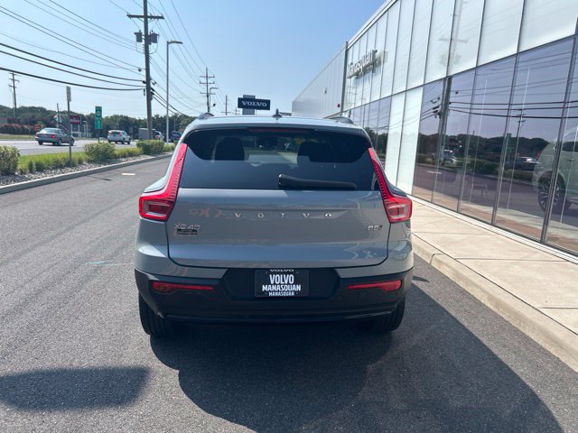 Certified 2024 Volvo XC40 B5 Core AWD/4WD image 4