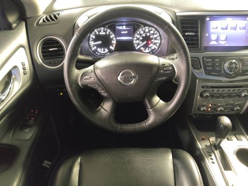 Used 2018 Nissan Pathfinder SL image 22