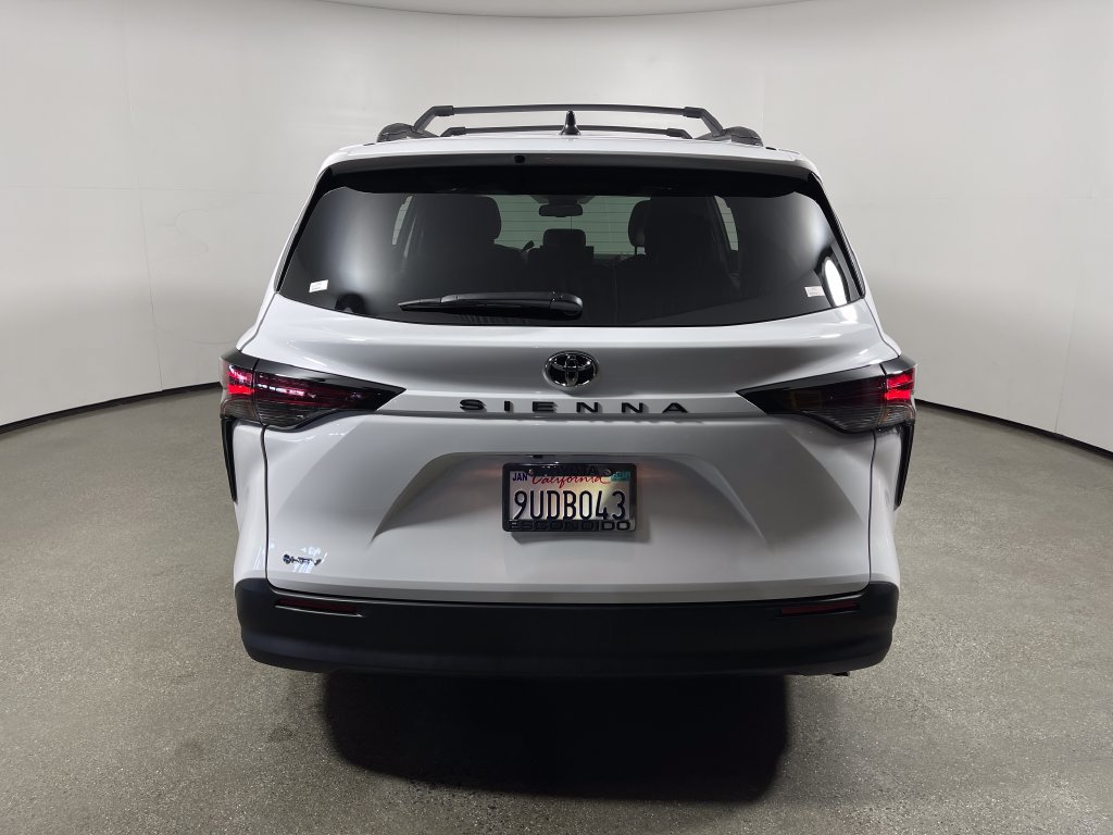 Certified 2026 Toyota Sienna LE FWD image 4
