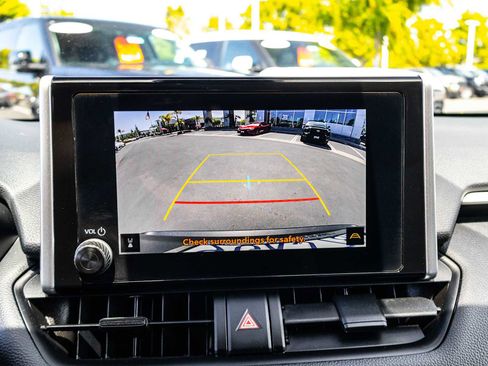Certified 2023 Toyota RAV4 XLE FWD image 33
