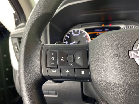 Used 2025 Nissan Rogue S image 12