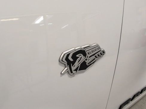 New 2026 RAM 1500 4x4 Crew Cab image 13