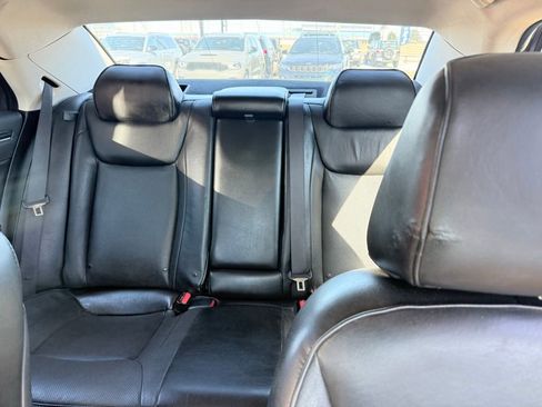 Used 2019 Chrysler 300 Limited image 12