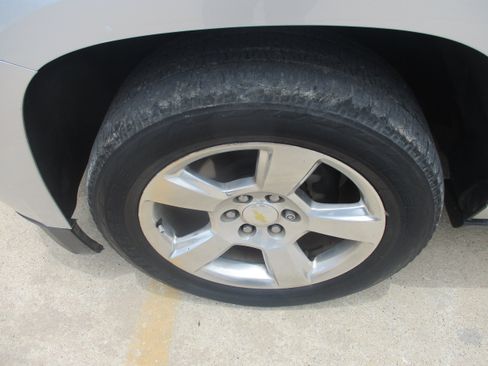 Used 2015 Chevrolet Tahoe LTZ RWD image 3