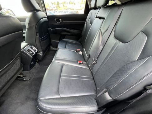 Used 2024 Kia Sorento S image 28