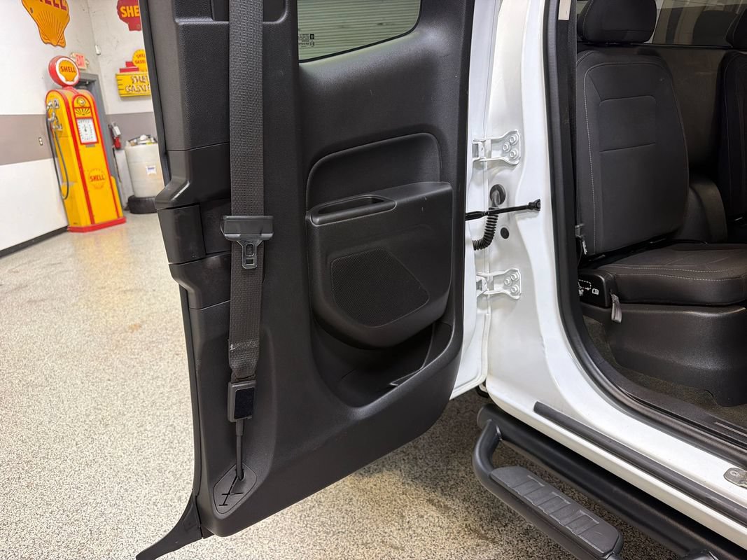 Used 2015 GMC Canyon SLE RWD image 38