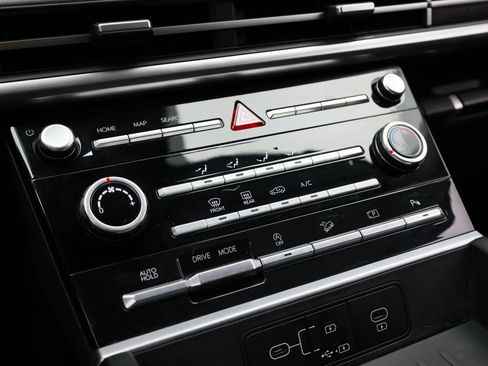 Used 2024 Hyundai Santa Fe SE FWD image 16