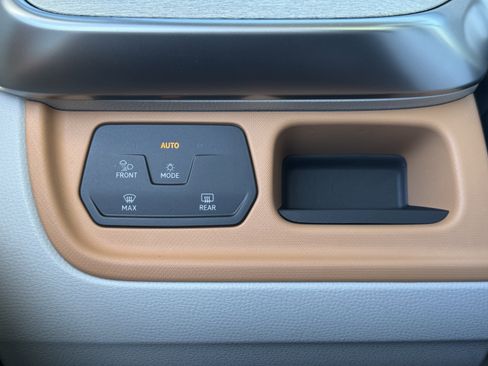 Used 2025 Volkswagen ID. Buzz 1st Edition image 29