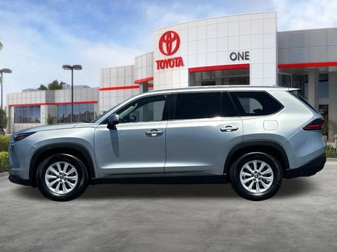 Certified 2025 Toyota Grand Highlander FWD image 9