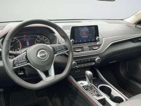 Certified 2025 Nissan Altima 2.5 SR FWD image 15