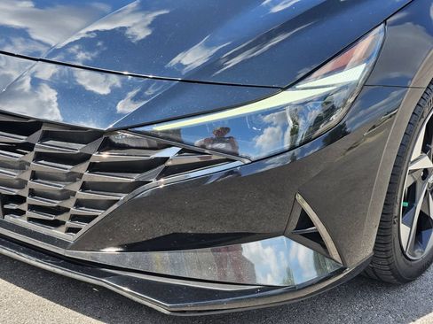 Used 2023 Hyundai Elantra Limited FWD image 5