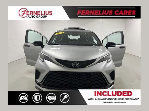 Used 2023 Toyota Sienna XSE AWD/4WD image 1