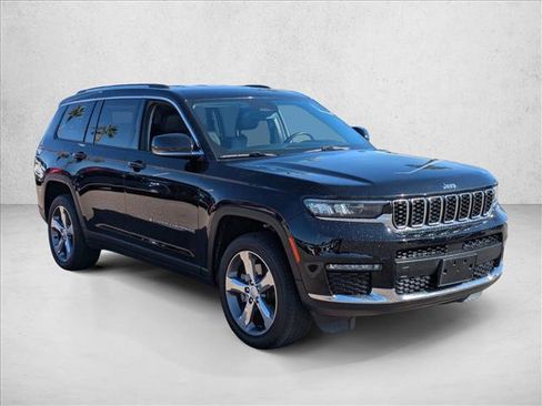 Used 2021 Jeep Grand Cherokee L Limited image 3