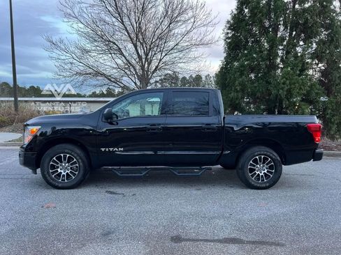 Used 2022 Nissan Titan SV image 8