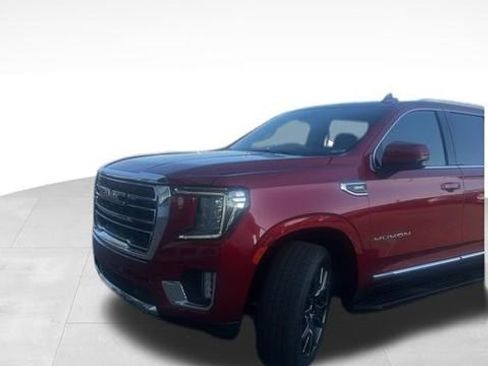 Used 2023 GMC Yukon SLT w/ SLT Premium Package image 2