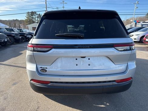 New 2026 Jeep Grand Cherokee Laredo image 4