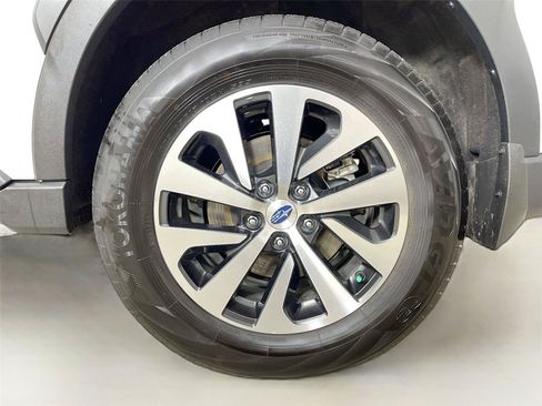 Used 2025 Subaru Outback Premium AWD/4WD image 31