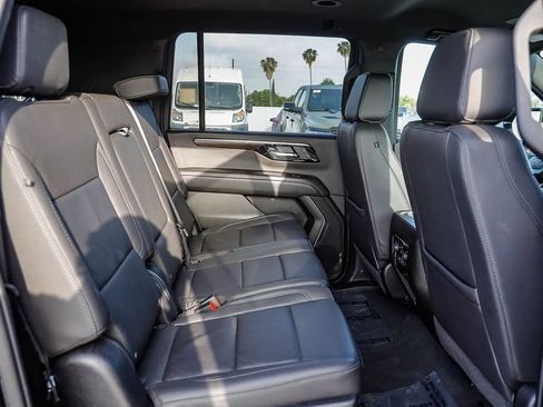 Used 2025 Chevrolet Suburban Z71 AWD/4WD image 19