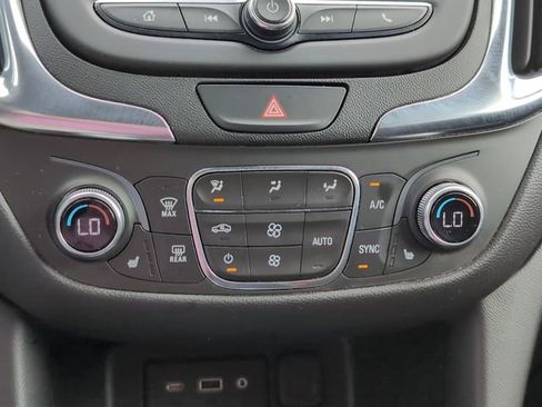 Used 2021 Chevrolet Equinox LT image 19