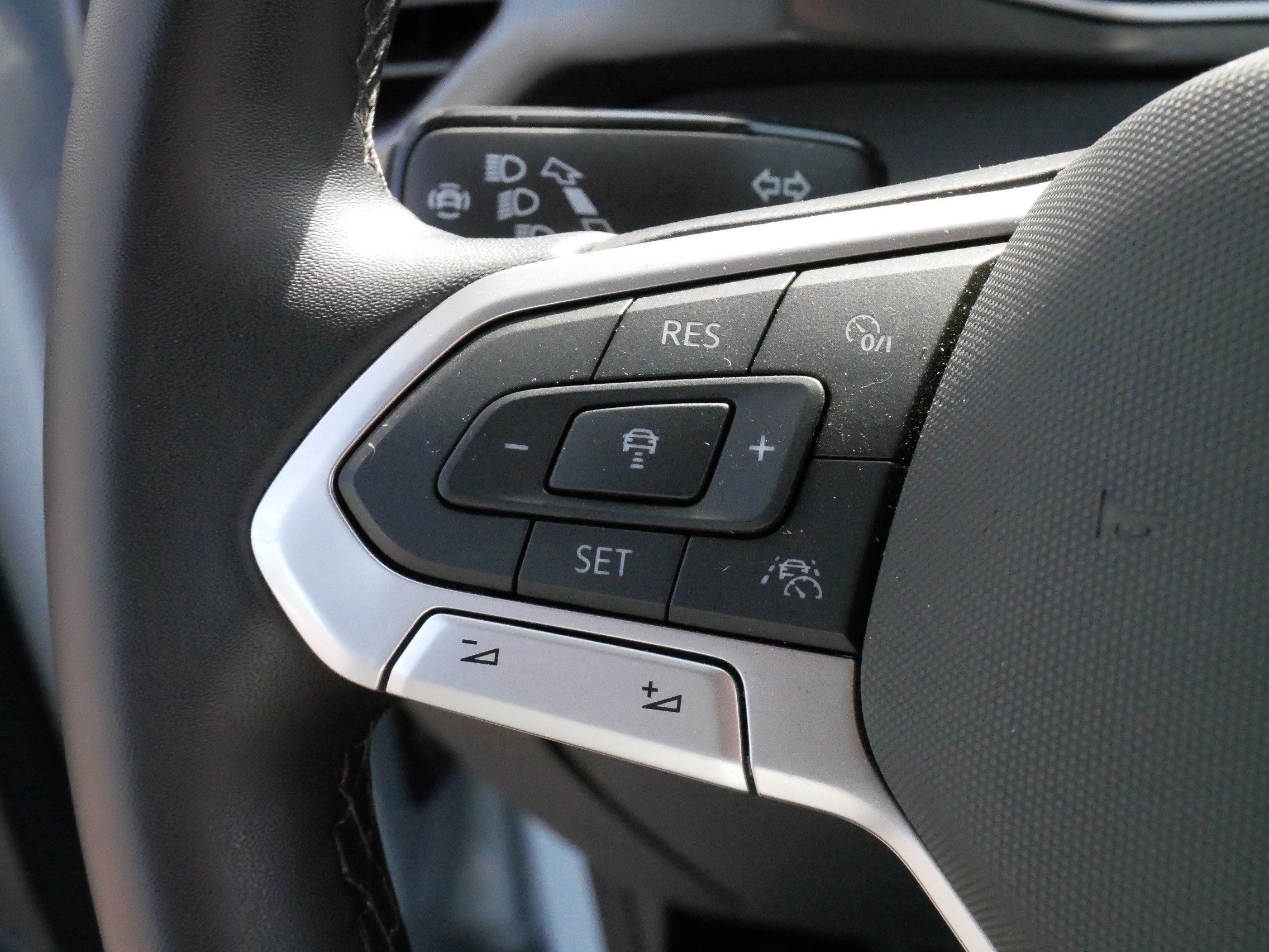 Certified 2025 Volkswagen Taos SE AWD/4WD image 26