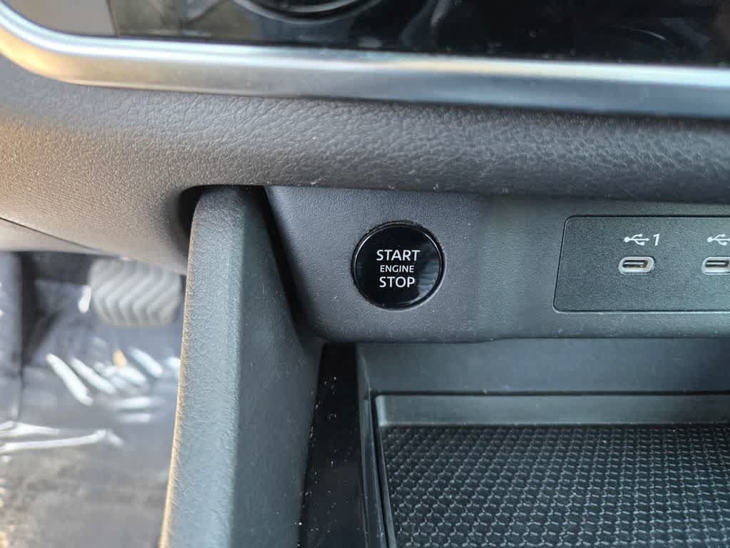Used 2024 Nissan Rogue S FWD image 15