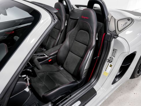 Used 2022 Porsche 718 Boxster Spyder RWD image 20