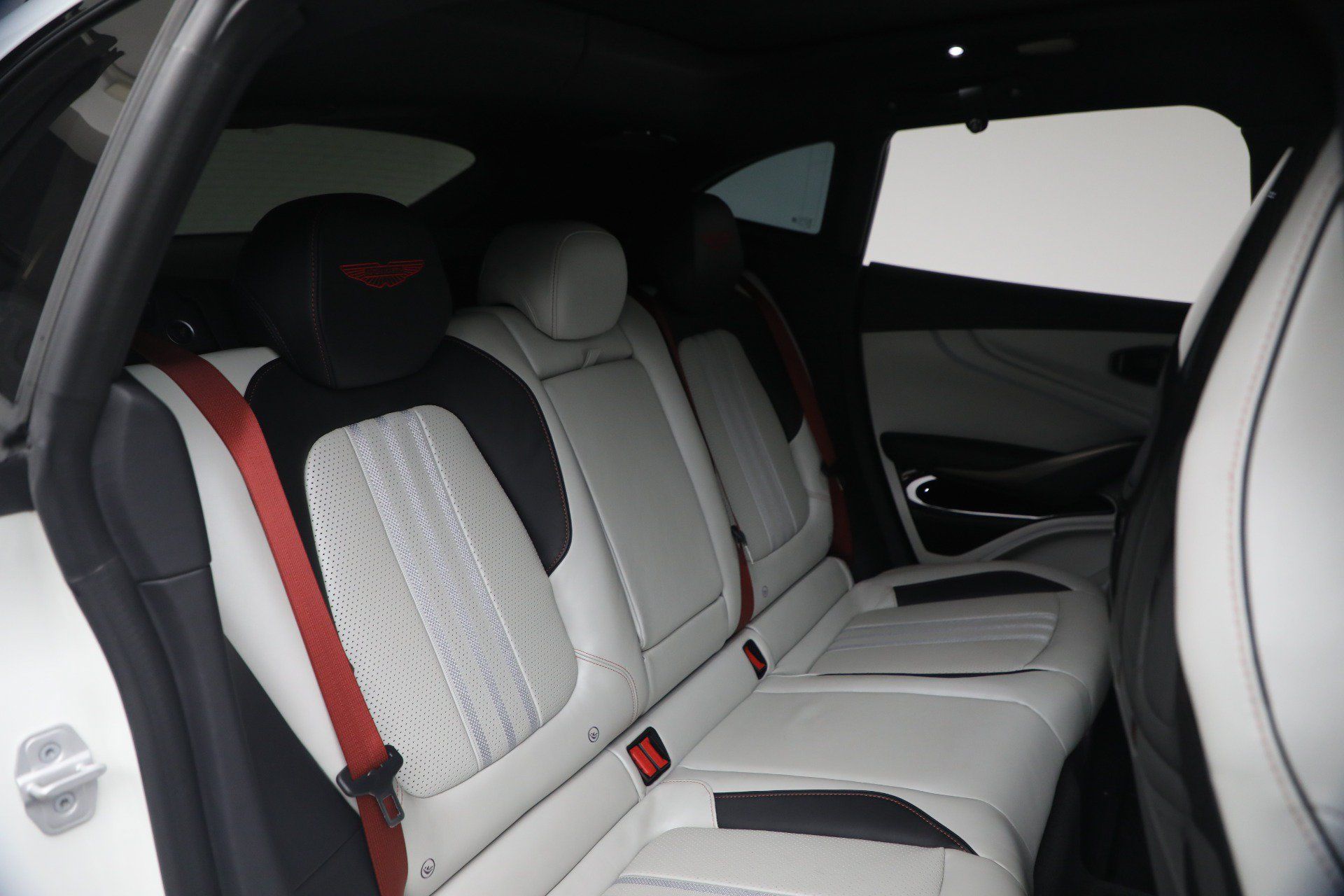 Used 2025 Aston Martin DBX 707 AWD/4WD image 26