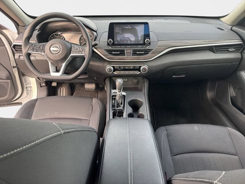 Used 2025 Nissan Altima 2.5 SV FWD image 15