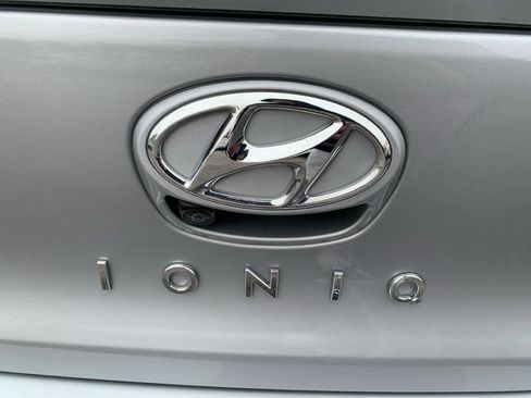 Used 2020 Hyundai Ioniq SE image 27