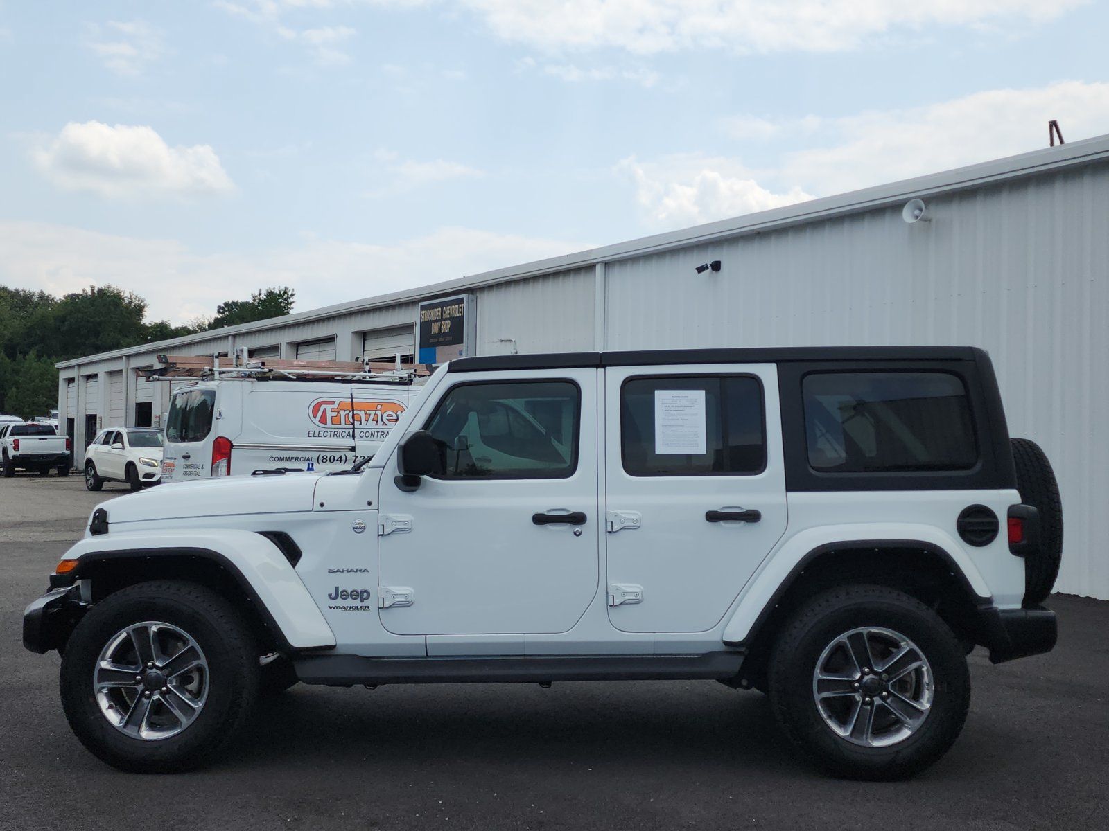 Used 2022 Jeep Wrangler Unlimited Sahara w/ Cold Weather Group AWD/4WD image 2