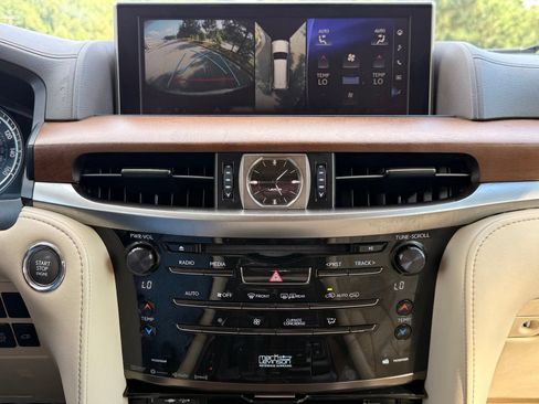 Used 2018 Lexus LX 570 4WD w/ Luxury Package image 31
