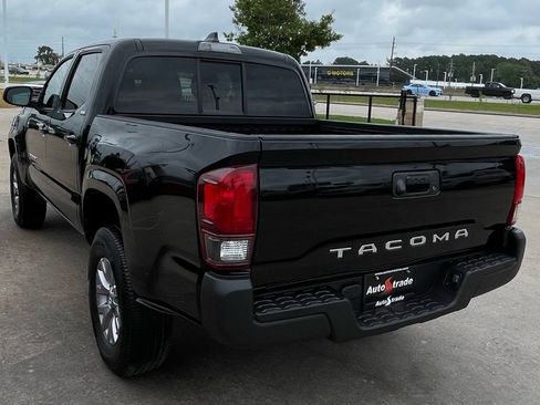Used 2022 Toyota Tacoma SR5 RWD image 6