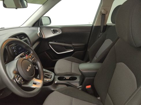 Used 2023 Kia Soul LX w/ LX Technology Package FWD image 17