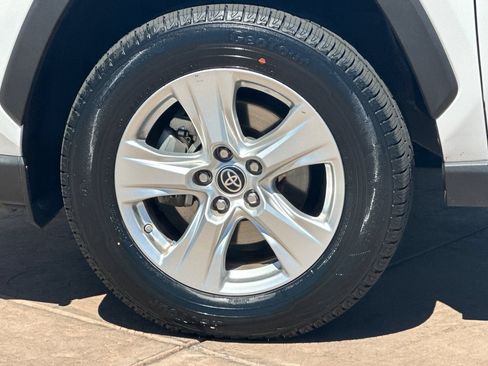 Certified 2021 Toyota RAV4 LE AWD/4WD image 32