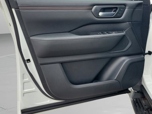 New 2026 Nissan Armada SL image 34