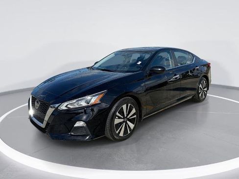 Certified 2022 Nissan Altima 2.5 SV image 1