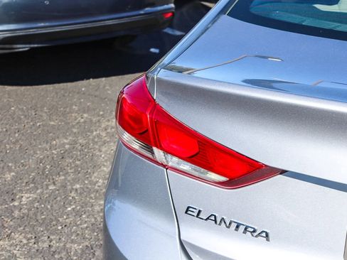 Used 2017 Hyundai Elantra SE image 8
